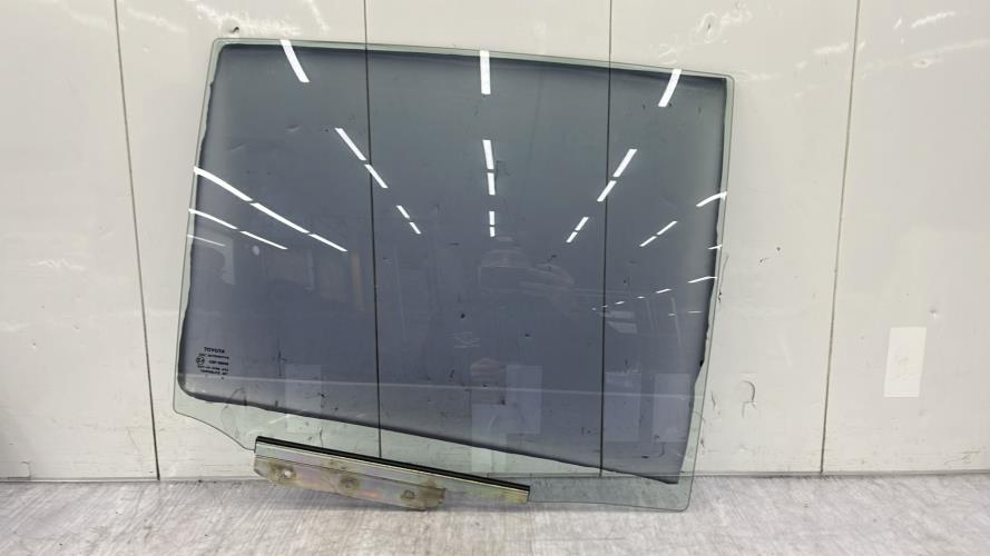 Vitre arriere droit TOYOTA YARIS 2 PHASE 1 Essence