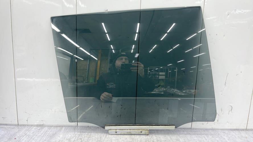 Vitre arriere droit TOYOTA RAV4 3 PHASE 1 Diesel