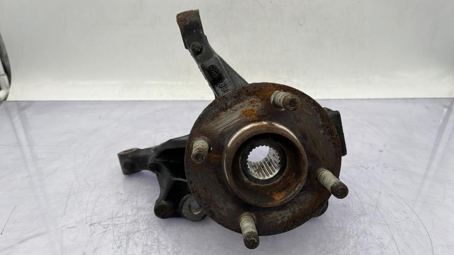 Fusee avant gauche FORD FIESTA 6 PHASE 2 Diesel