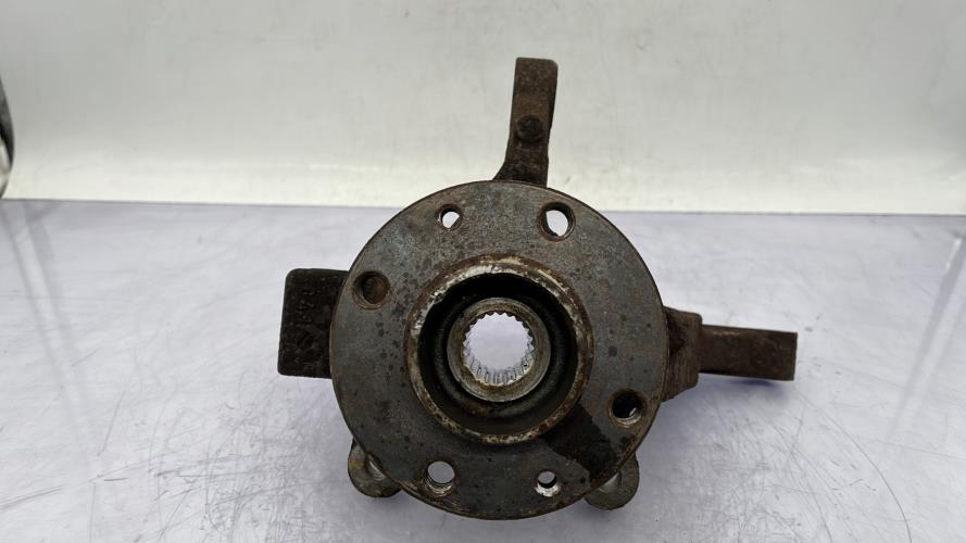 Fusee avant droit NISSAN MICRA 3 PHASE 1 Essence