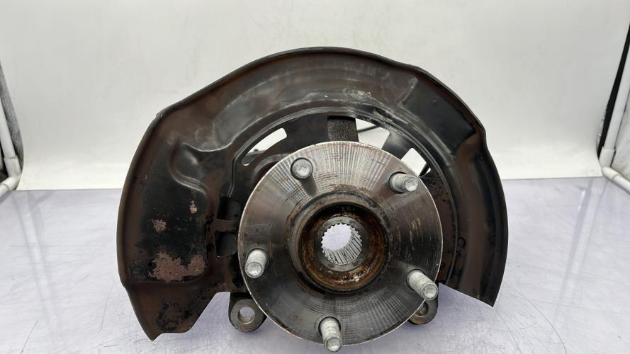 Fusee avant droit TOYOTA VERSO PHASE 1 Essence