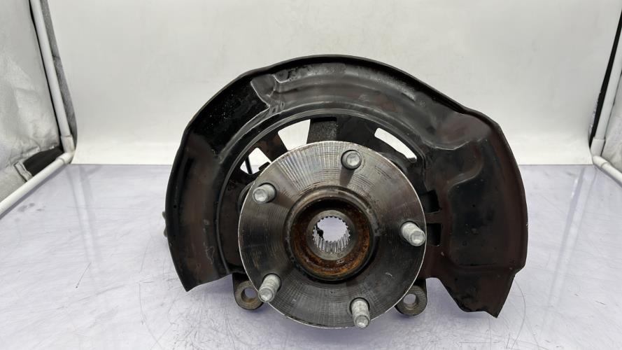 Fusee avant gauche TOYOTA VERSO PHASE 1 Essence