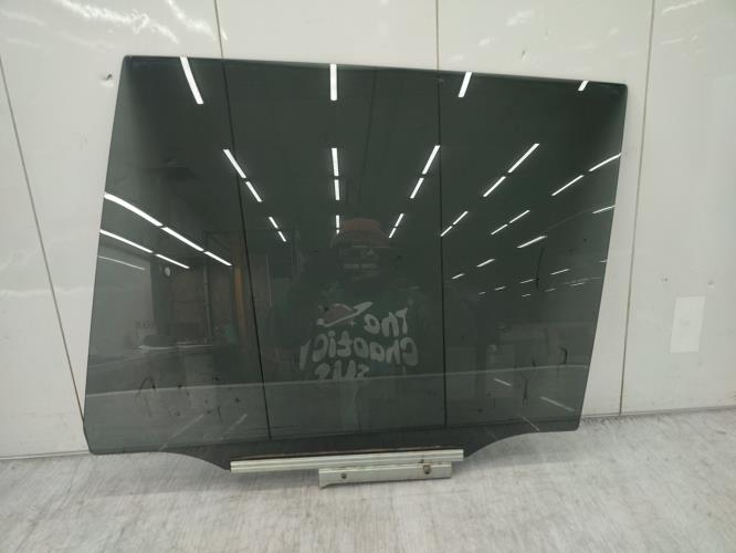 Vitre arriere gauche TOYOTA RAV4 3 PHASE 3 Diesel