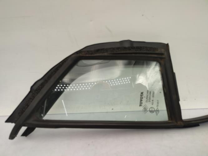 Custode avant droit (porte) TOYOTA YARIS 2 PHASE 1 Diesel