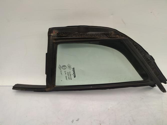 Custode avant gauche (porte) TOYOTA YARIS 2 PHASE 1 Diesel