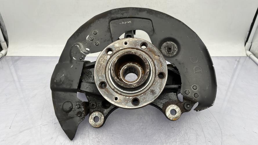 Fusee avant droit PEUGEOT 3008 2 PHASE 1 Diesel