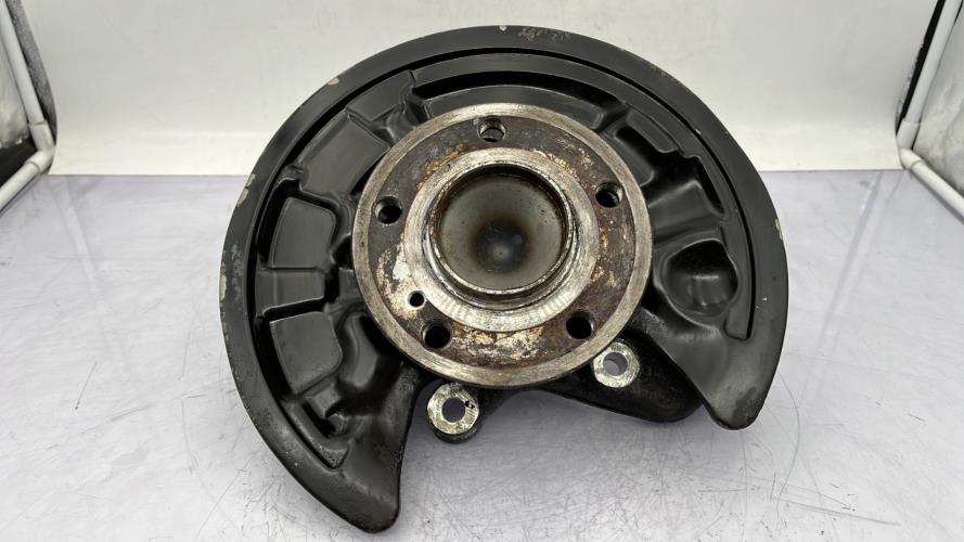 Fusee arriere gauche MERCEDES CLASSE GLA 156 PHASE 1 Diesel