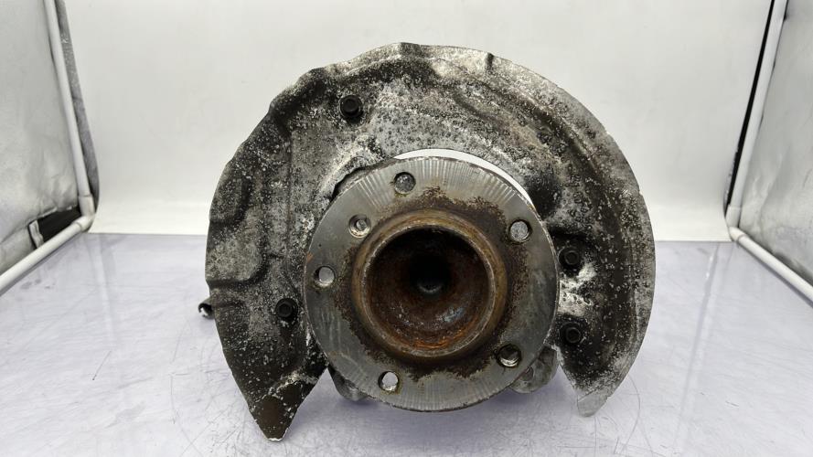 Fusee avant gauche BMW SERIE 1 E87 PHASE 2 Diesel