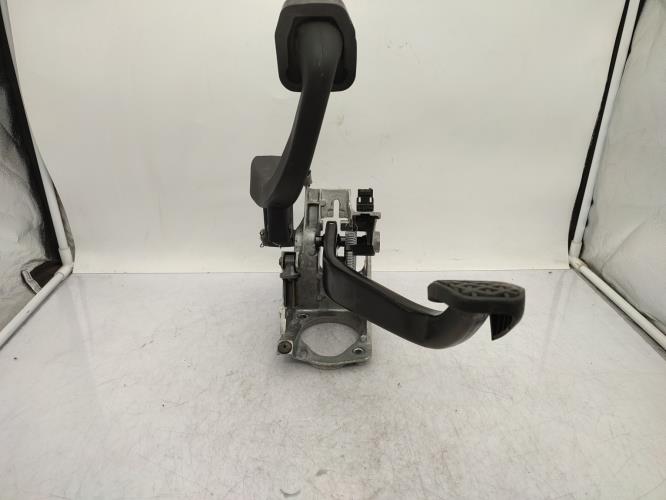 Pedale de frein BMW SERIE 1 E87 PHASE 2 Diesel