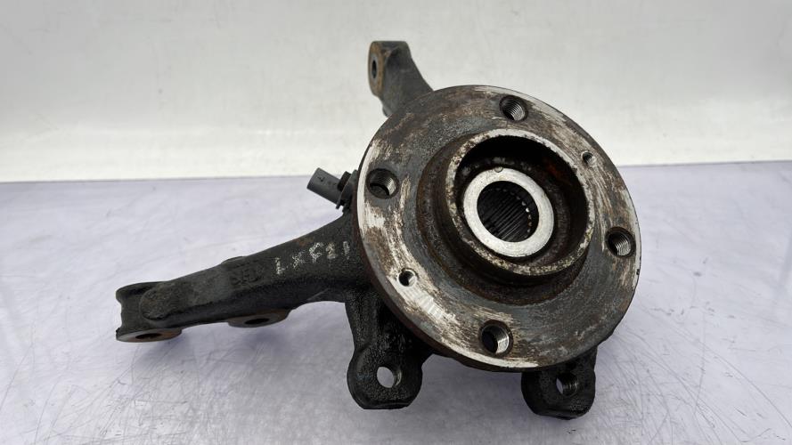 Fusee avant gauche OPEL CORSA F PHASE 1 Diesel
