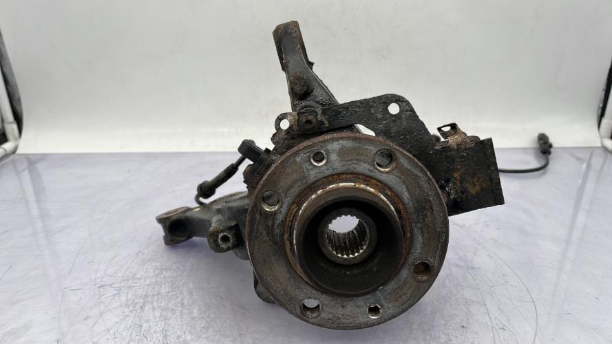 Fusee avant gauche RENAULT CLIO 4 PHASE 1 Diesel