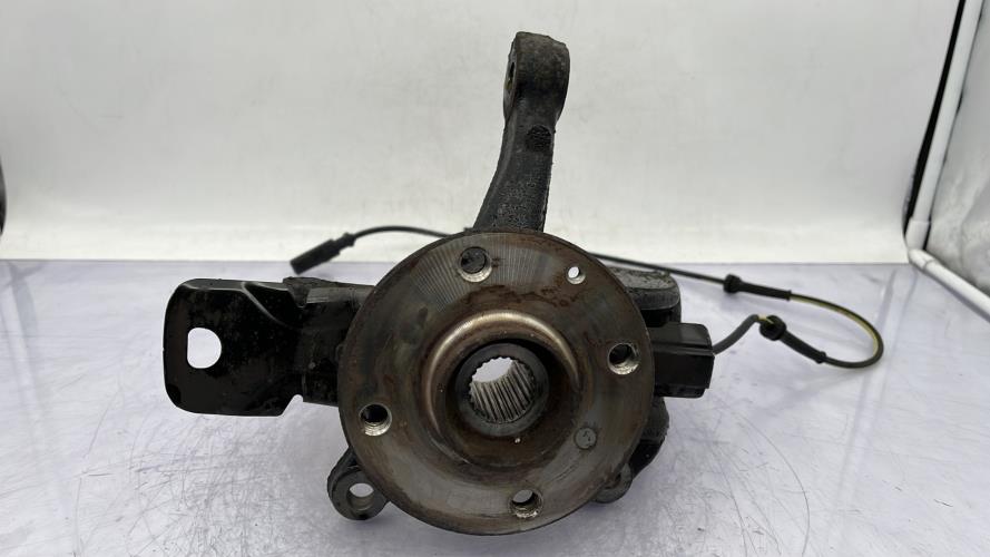 Fusee avant droit PEUGEOT 108 Essence