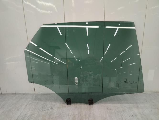 Vitre arriere droit CITROEN C4 2 PHASE 1 Essence