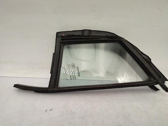 Custode avant gauche (porte) TOYOTA YARIS 2 PHASE 1 Essence