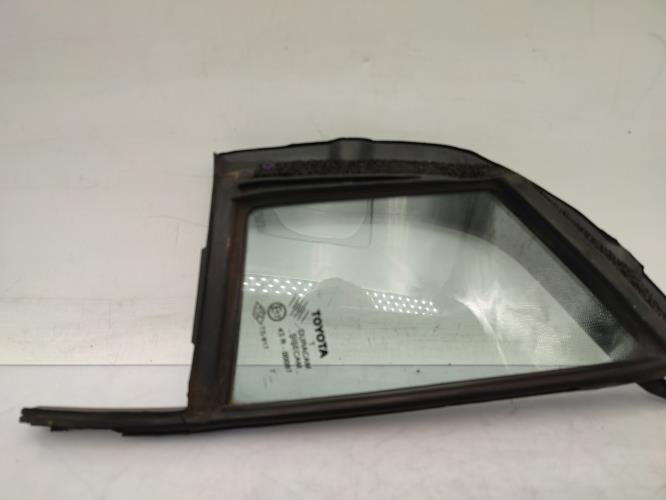 Custode avant gauche (porte) TOYOTA YARIS 2 PHASE 1 Essence