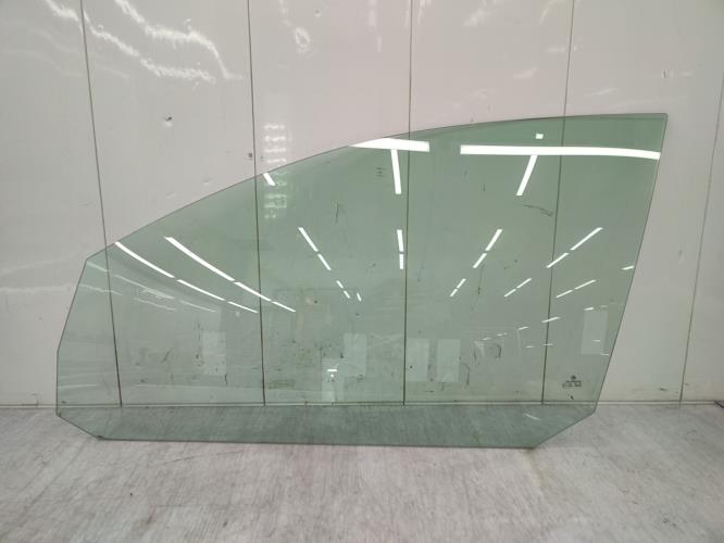 Vitre avant gauche VOLKSWAGEN GOLF 5 Diesel