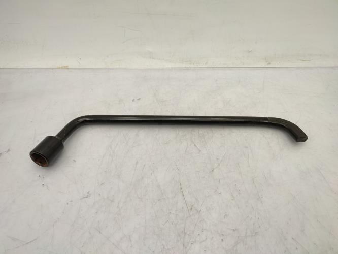 Cric (Ensemble depannage) PEUGEOT 108 Essence