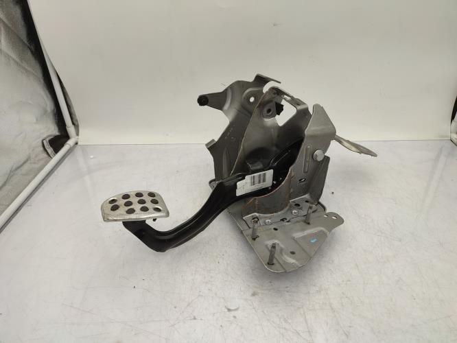 Pedale de frein PEUGEOT RCZ PHASE 1 COUPE Essence