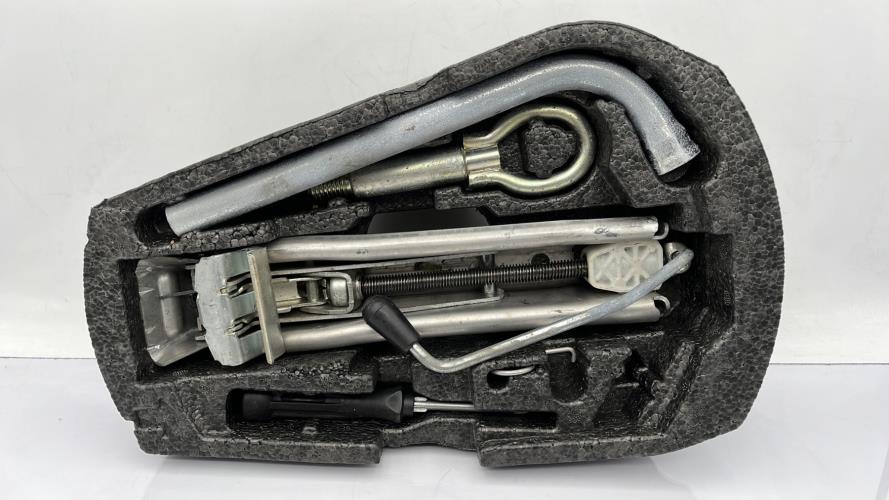 Cric (Ensemble depannage) VOLKSWAGEN POLO 4 PHASE 2 Essence