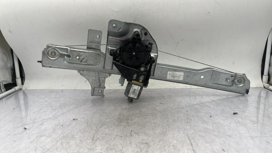 Moteur leve vitre avant droit PEUGEOT 208 1 PHASE 2 Essence