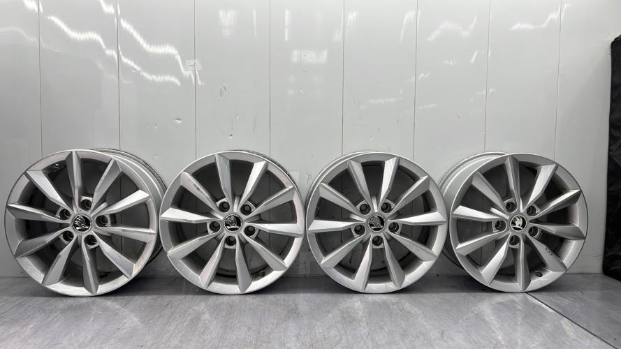 Jeu de 4 jantes  SKODA OCTAVIA 3 PHASE 1 Diesel