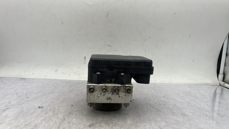 Bloc ABS (freins anti-blocage) TOYOTA IQ Essence