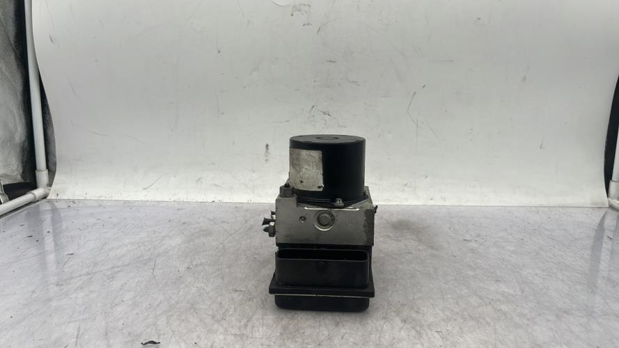 Bloc ABS (freins anti-blocage) VOLKSWAGEN FOX Essence