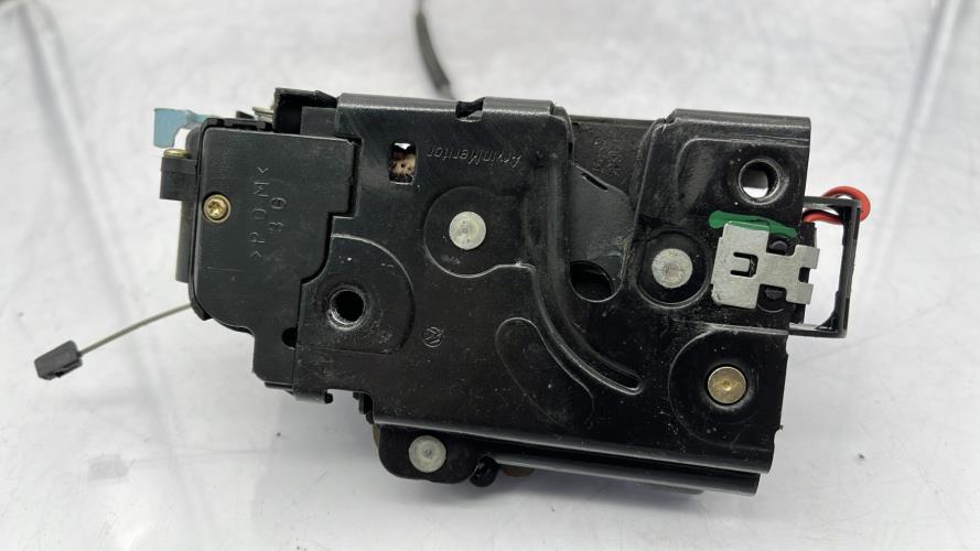 Serrure avant gauche SKODA OCTAVIA 2 PHASE 1 Diesel