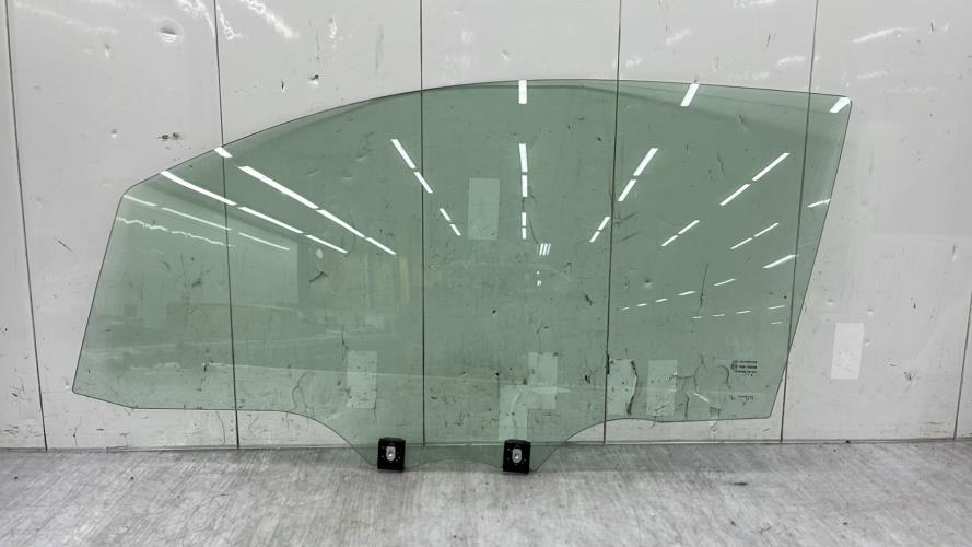 Vitre avant gauche PEUGEOT 108 Essence