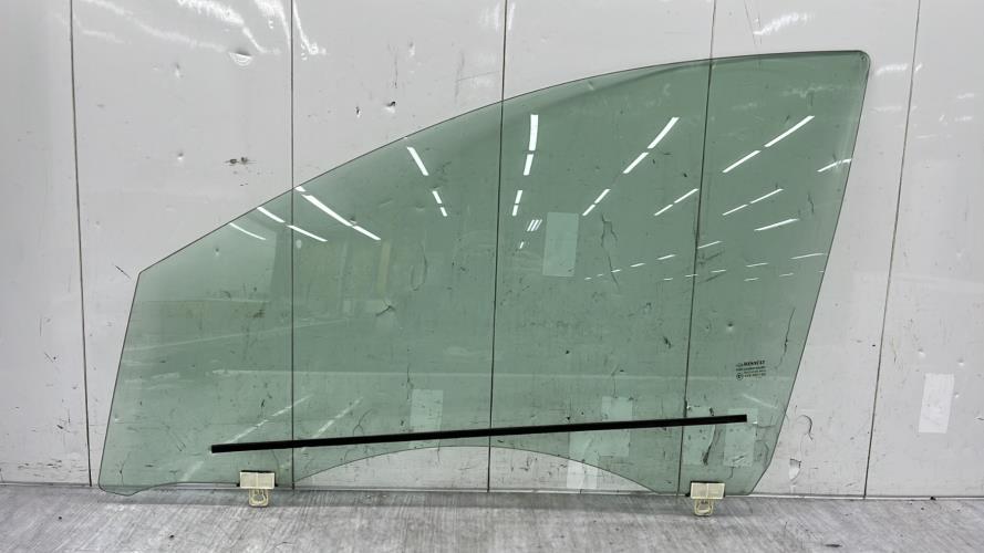 Vitre avant gauche RENAULT MEGANE 3 PHASE 1 Diesel
