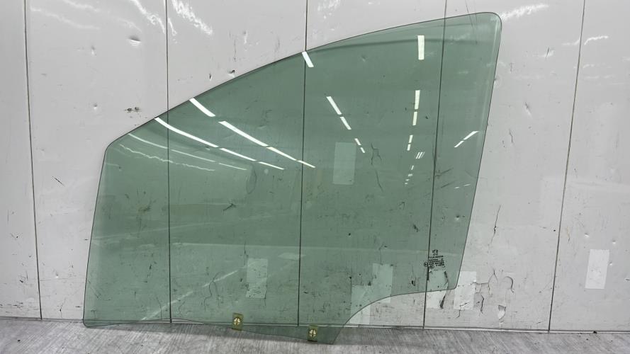 Vitre avant gauche PEUGEOT 207 PHASE 1 Diesel