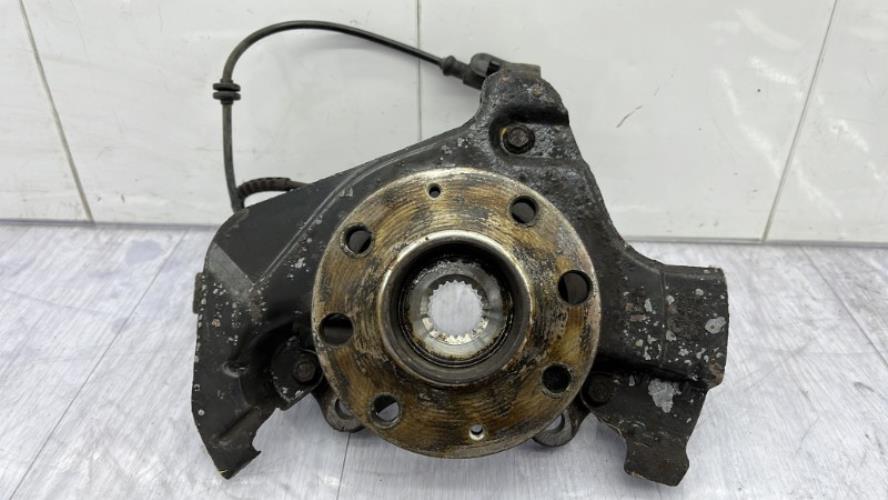 Fusee avant gauche OPEL CORSA D PHASE 2 Essence