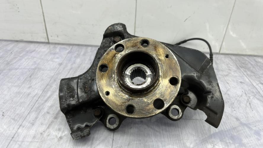 Fusee avant droit OPEL CORSA D PHASE 2 Essence