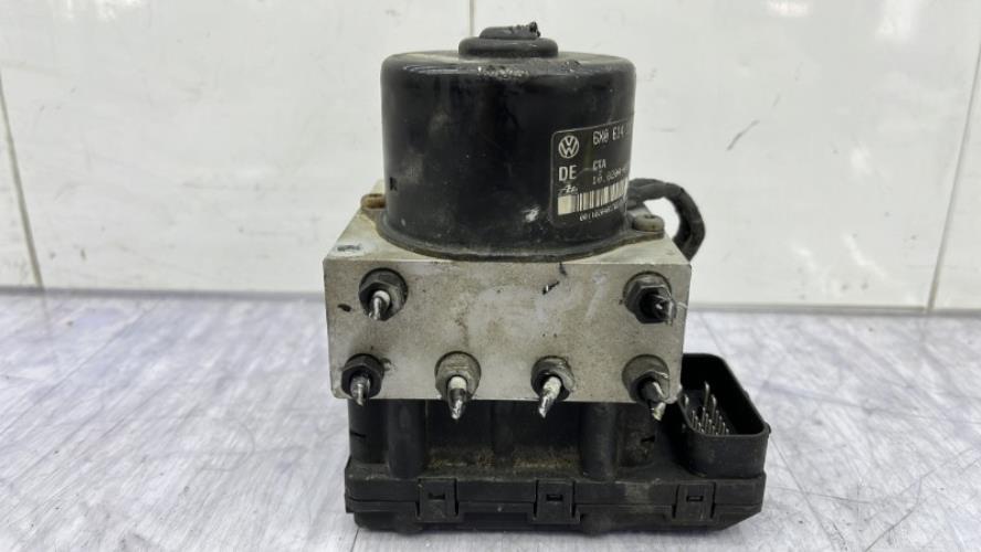 Bloc ABS (freins anti-blocage) VOLKSWAGEN POLO 3 PHASE 2 Essence