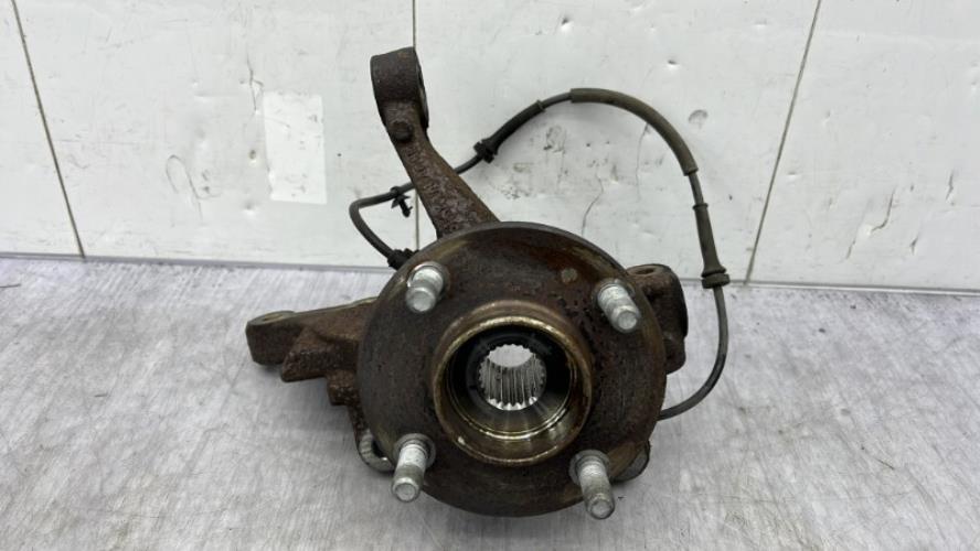 Fusee avant gauche FORD FIESTA 6 PHASE 1 Diesel
