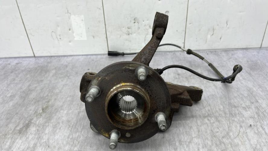 Fusee avant droit FORD FIESTA 6 PHASE 1 Diesel