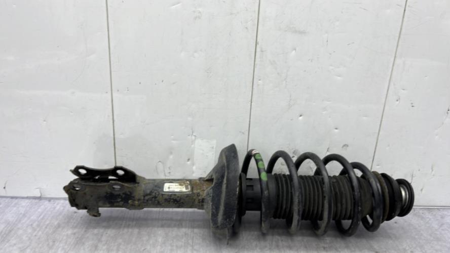 Amortisseur avant droit VOLKSWAGEN POLO 1 Essence