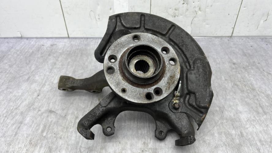 Fusee avant gauche VOLKSWAGEN POLO 1 Essence