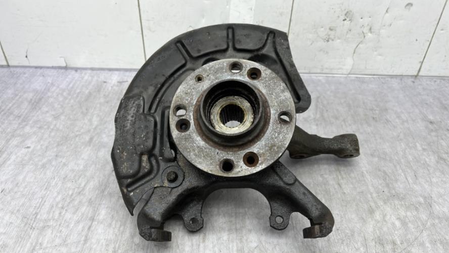 Fusee avant gauche VOLKSWAGEN POLO 1 Essence