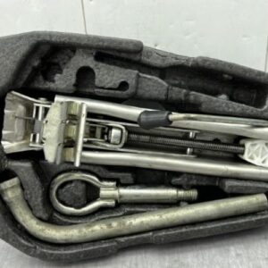 Cric (Ensemble depannage) VOLKSWAGEN POLO 4 PHASE 2 Diesel