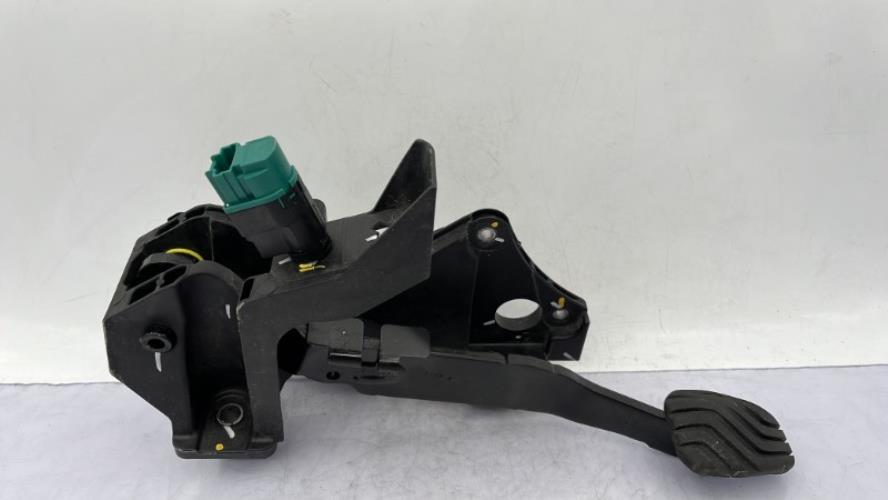 Pedale de frein RENAULT CLIO 5 PHASE 1 Essence/Hybride