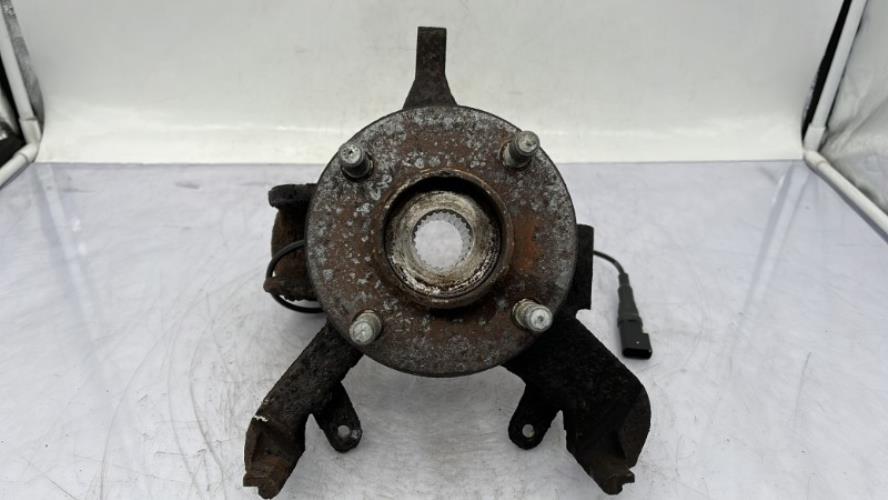 Fusee avant gauche FORD FOCUS 1 Diesel