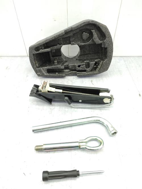 Cric (Ensemble depannage) SEAT IBIZA 4 PHASE 1 COUPE Diesel