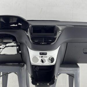 Tableau de bord PEUGEOT 208 1 PHASE 1 Essence