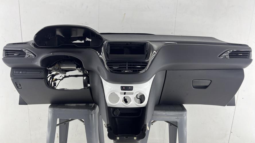 Tableau de bord PEUGEOT 208 1 PHASE 1 Essence