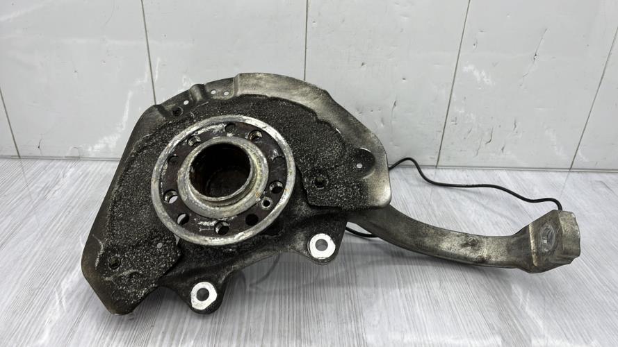 Fusee avant gauche MERCEDES CLASSE C 205 PHASE 1 Diesel