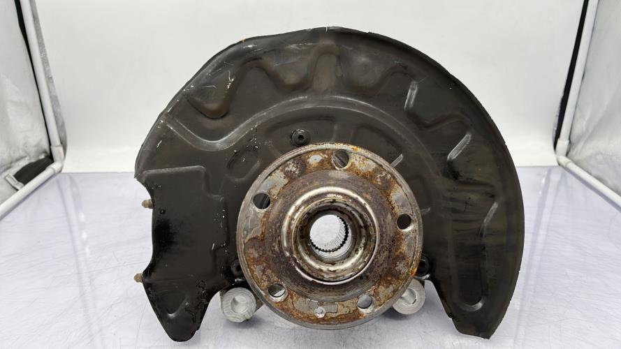 Fusee avant droit VOLKSWAGEN TOURAN 3 Diesel