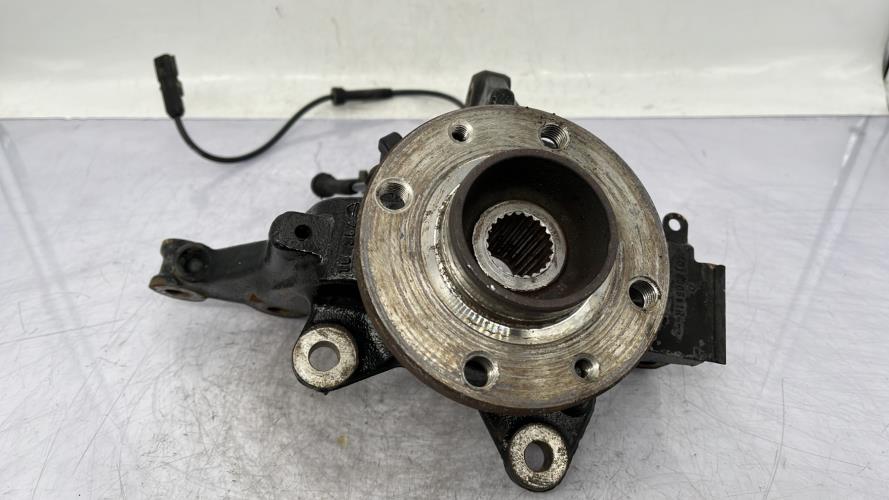 Fusee avant gauche RENAULT CLIO 4 PHASE 2 Diesel