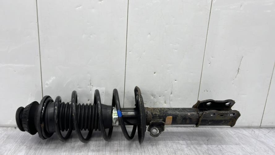 Amortisseur avant gauche TOYOTA YARIS 2 PHASE 1 Essence