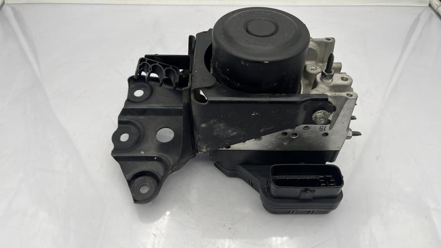 Bloc ABS (freins anti-blocage) TOYOTA RAV4 3 PHASE 1 Diesel